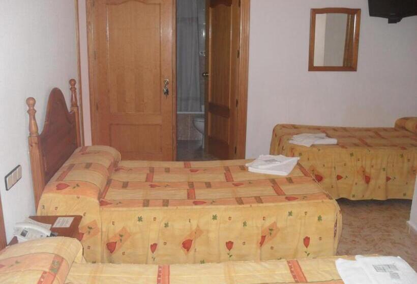 اتاق استاندارد سه نفره, Hostal La Paz