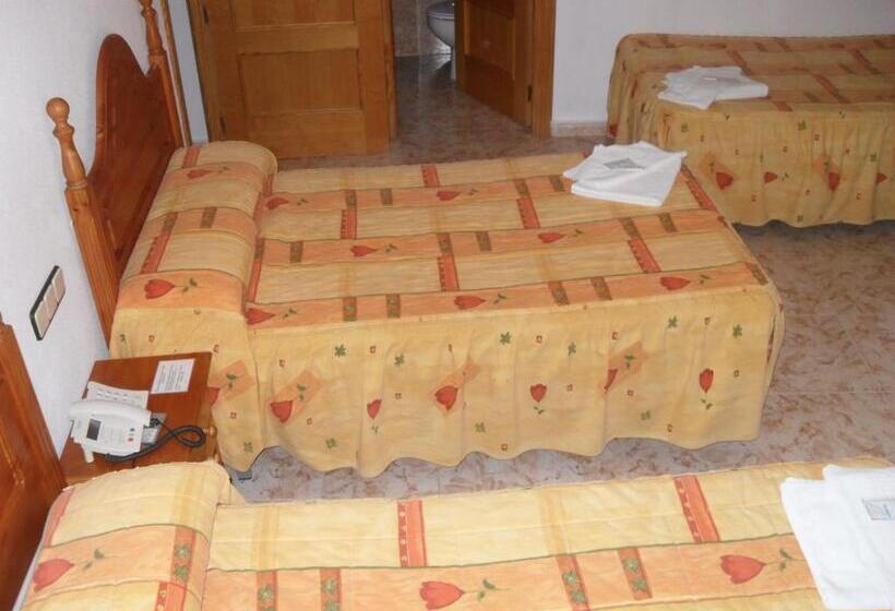 اتاق استاندارد سه نفره, Hostal La Paz