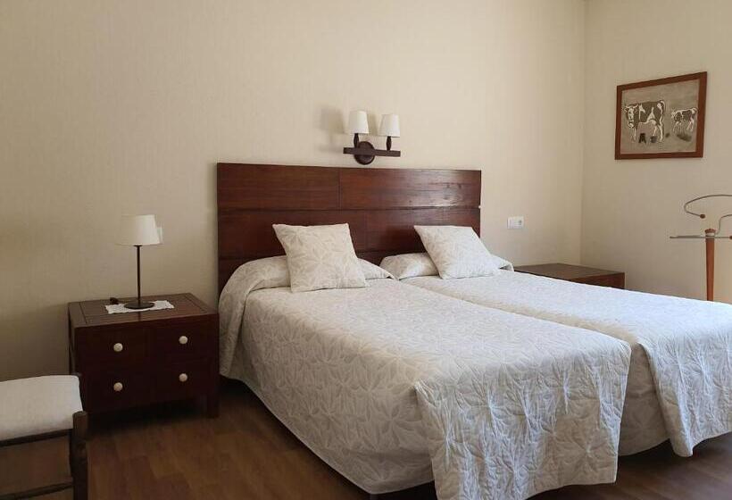 غرفة قياسية رباعية, Hostal Canigó
