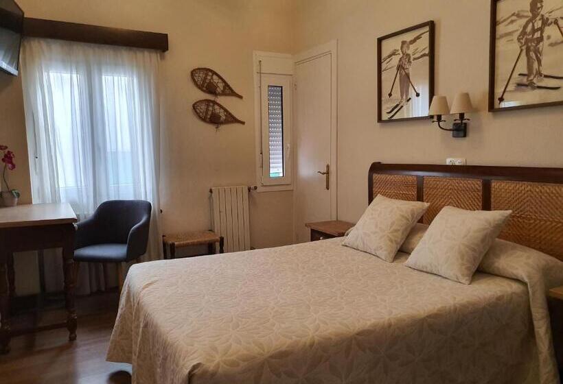 غرفة أساسية, Hostal Canigó
