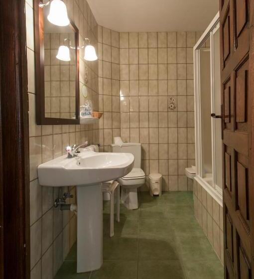 Номер Стандарт Трехместный, Hostal Ayestaran Ii