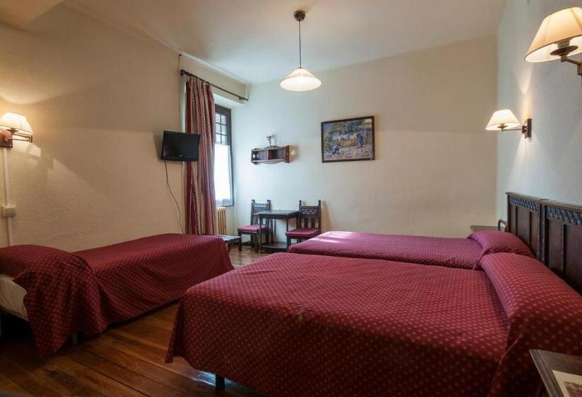 Номер Стандарт Трехместный, Hostal Ayestaran Ii