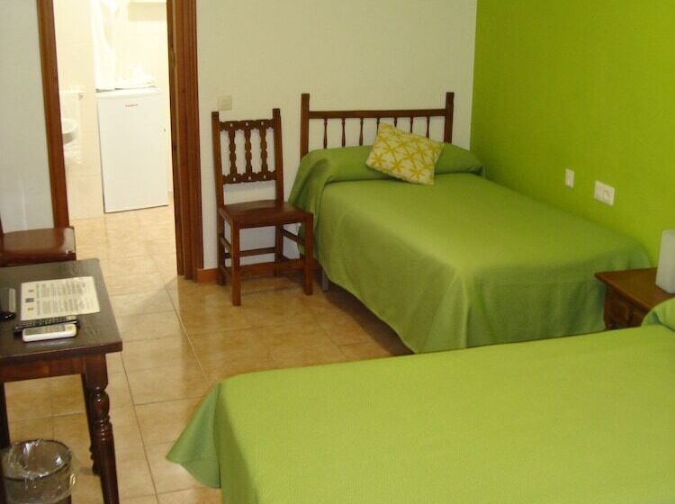 Номер Стандарт Трехместный, Hostal Duran