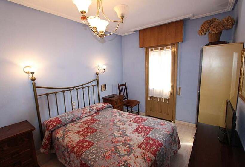 Номер Стандарт Трехместный, Hostal Mónica