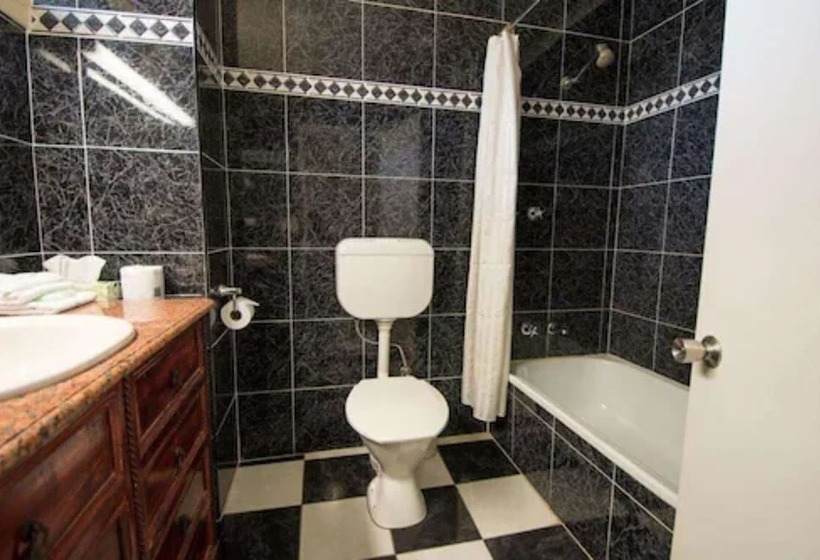 اتاق لوکس, Elkira Court Motel