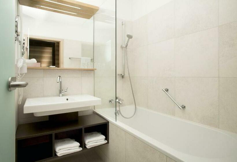 스탠다드 트리플 룸, Alphotel Innsbruck