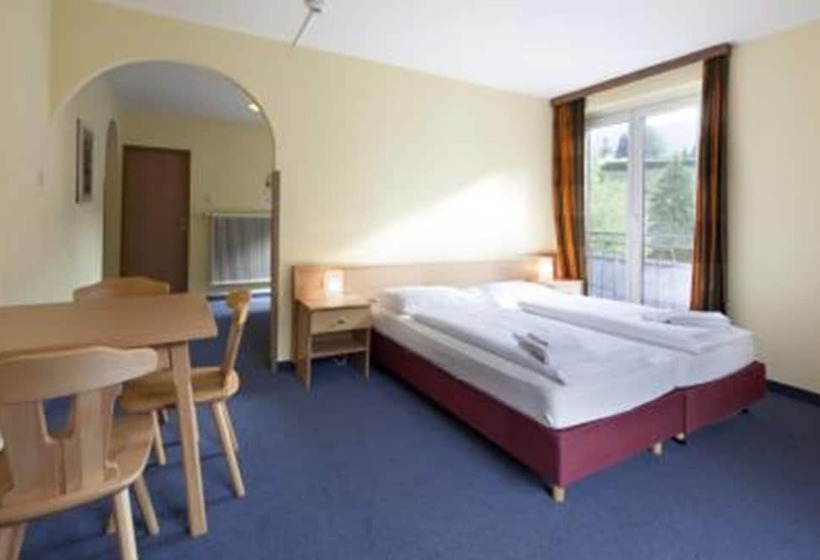 اتاق استاندارد سه نفره, Euro Youth Hotel & Krone