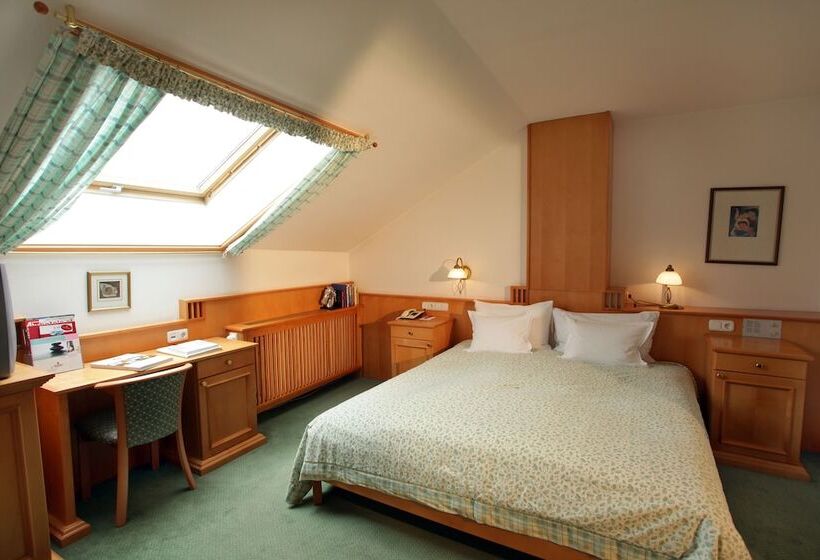 اتاق استاندارد با چشم‌انداز دریاچه, Romantik Hotel Im Weissen Rössl Am Wolfgangsee