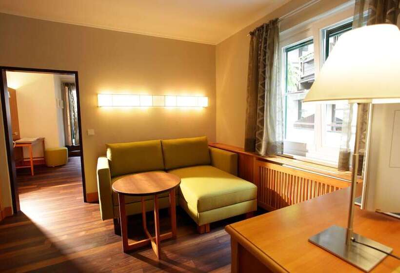 اتاق لوکس با بالکن, Romantik Hotel Im Weissen Rössl Am Wolfgangsee