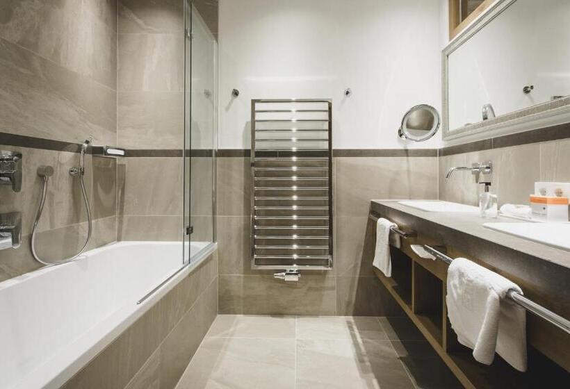Номер Superior, Schwarzer Adler   Sport & Spa