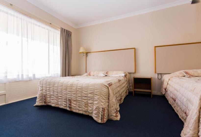 Апартаменты 3 Спальни, Sleepwell Motel