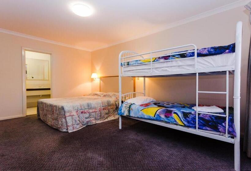 Семейный Номер, Sleepwell Motel