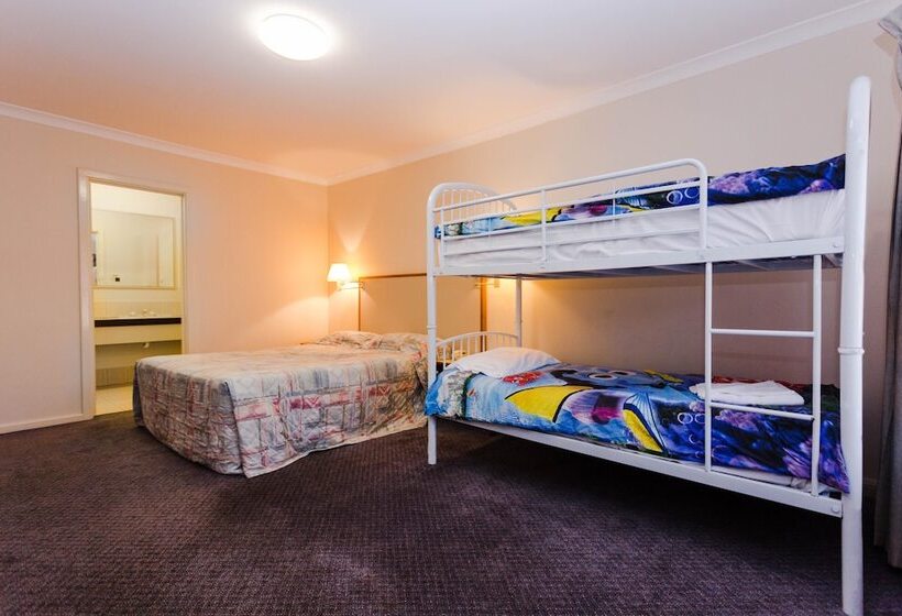 Семейный Номер, Sleepwell Motel