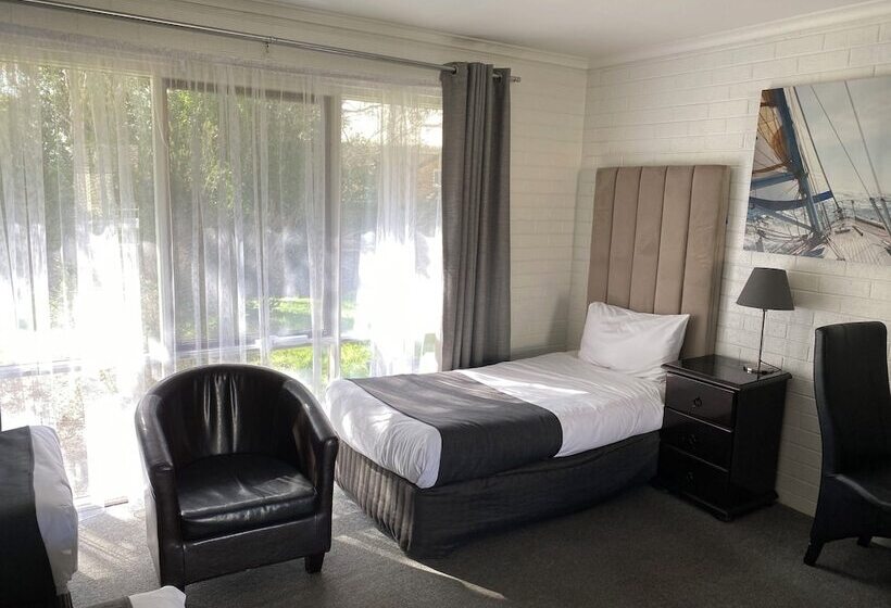 패밀리 룸, Frankston Motel