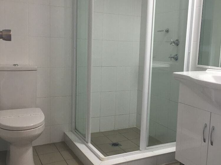 اتاق خانوادگی, Waterview Gosford Motor Inn