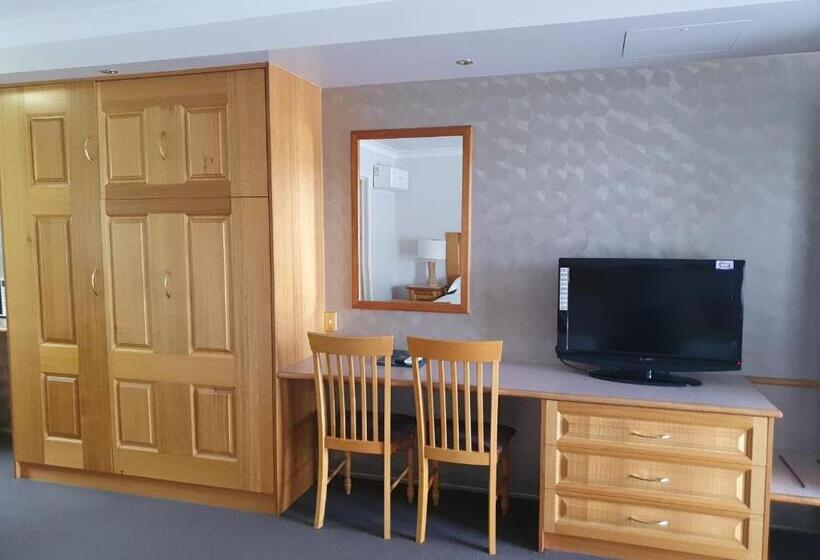 Семейный Номер Базовый, Mcnevins Maryborough Motel