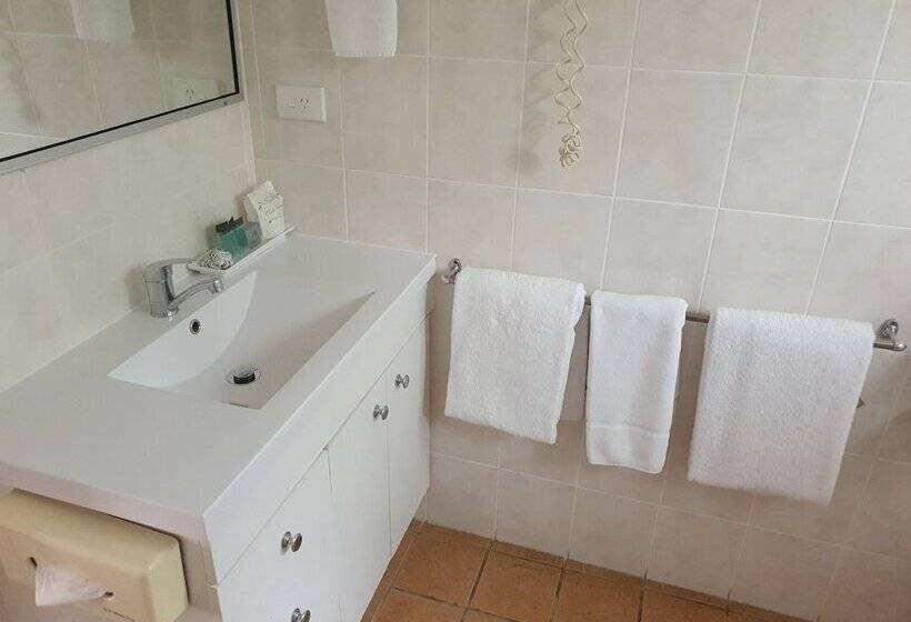 Семейный Номер Базовый, Mcnevins Maryborough Motel