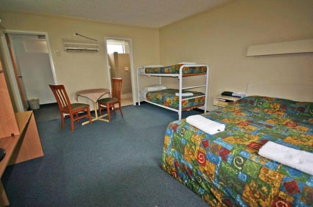 패밀리 룸 (2층침대), Red Cedars Motel