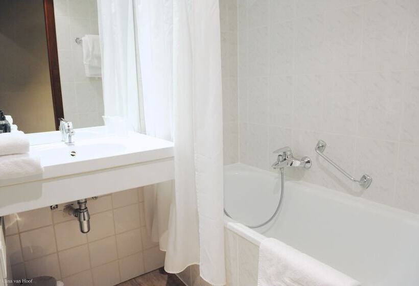 اتاق استاندارد سه نفره, 9hotel Chelton