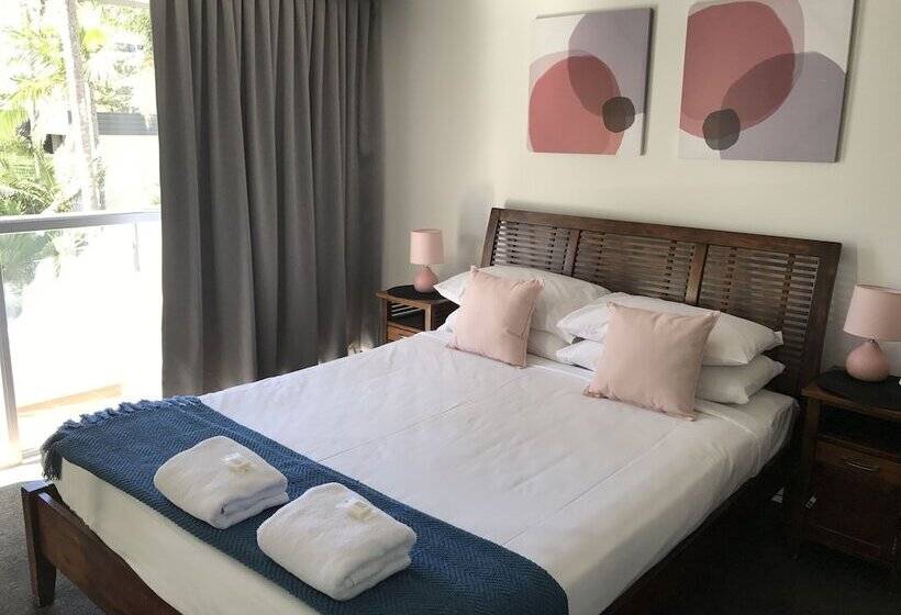Апартаменты 1 Спальня Вид на Бассейн, Baronnet Apartments