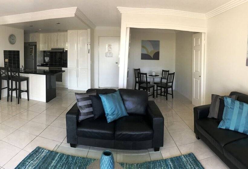 Апартаменты 1 Спальня Вид на Бассейн, Baronnet Apartments