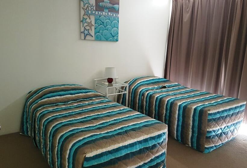 Апартаменты 2 спальни Вид на Бассейн, Baronnet Apartments