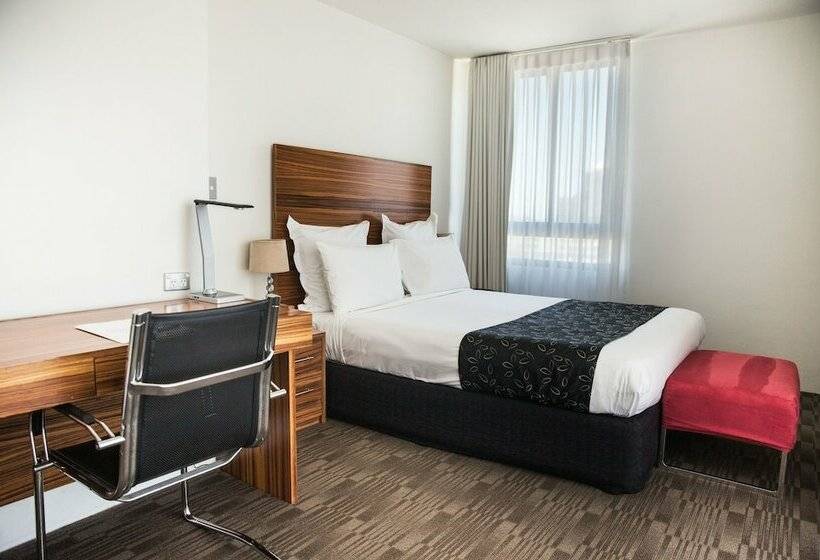 발코니가 있는 프리미엄 룸, Cambridge Hotel Sydney