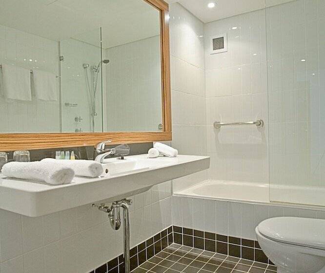 스탠다드 룸, Cambridge Hotel Sydney