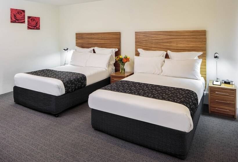 발코니가 있는 프리미엄 룸, Cambridge Hotel Sydney