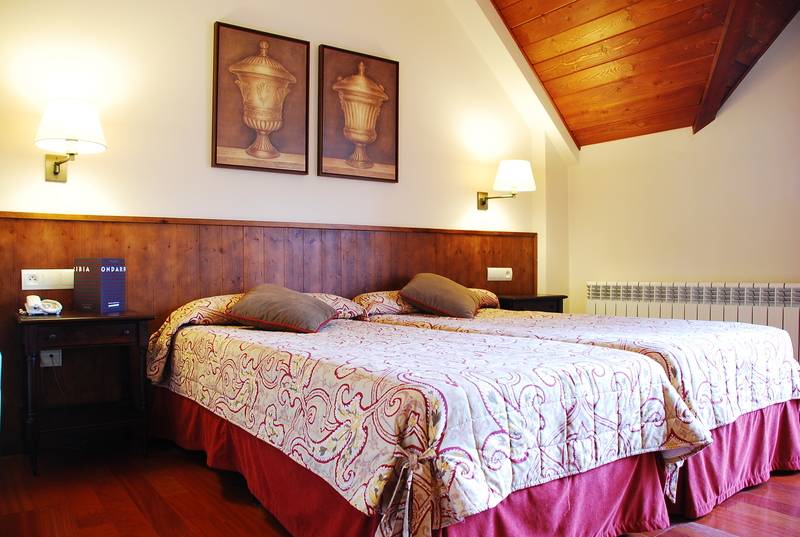 اتاق استاندارد سه نفره, Font Andorra Hostel