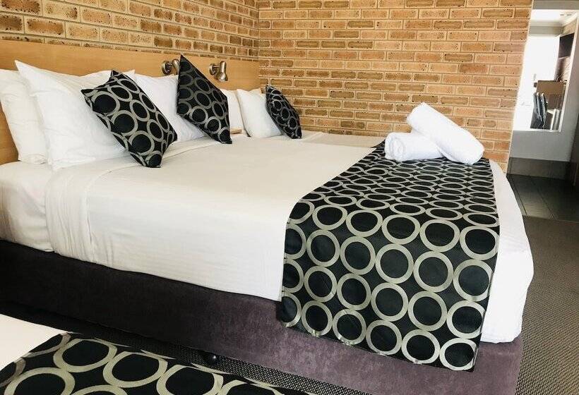 패밀리 룸, Jumbuck Motor Inn