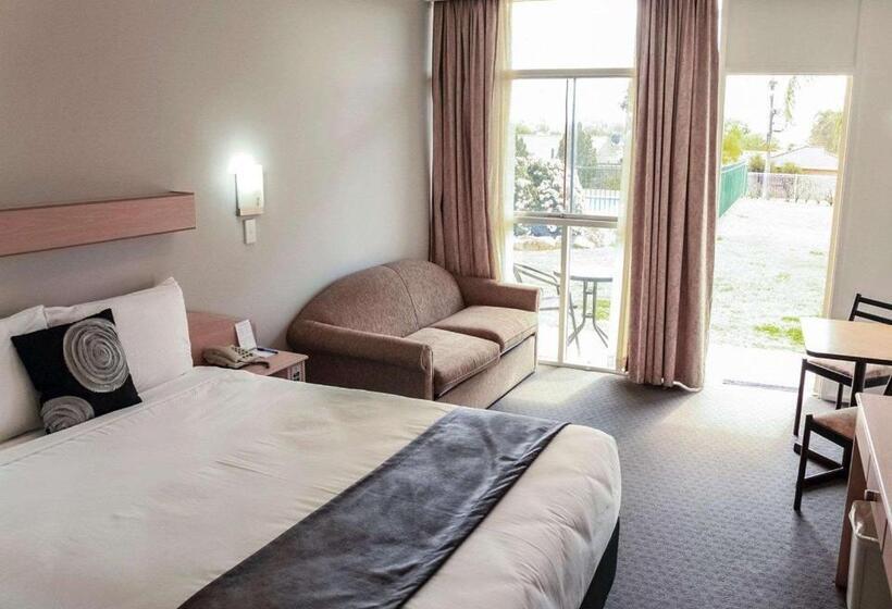 اتاق استاندارد با چشم‌انداز استخر, Econo Lodge Gateway Tamworth