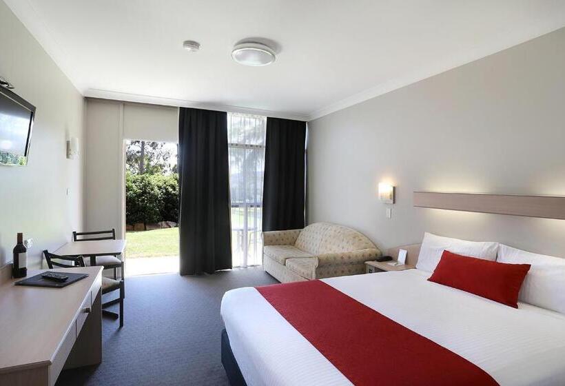 اتاق استاندارد با چشم‌انداز استخر, Econo Lodge Gateway Tamworth