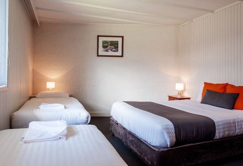 패밀리 룸, Silver Hills Motel