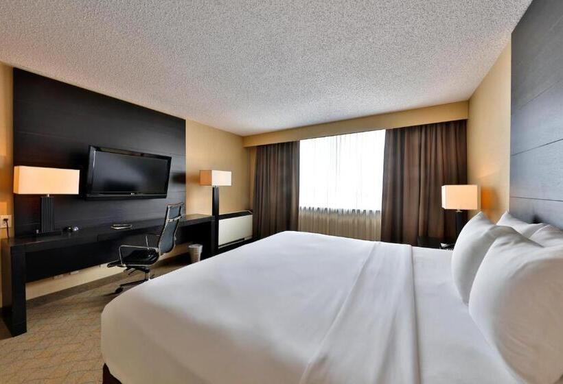 キングサイズベッドのスタンダードルーム, Edmonton Hotel And Convention Centre