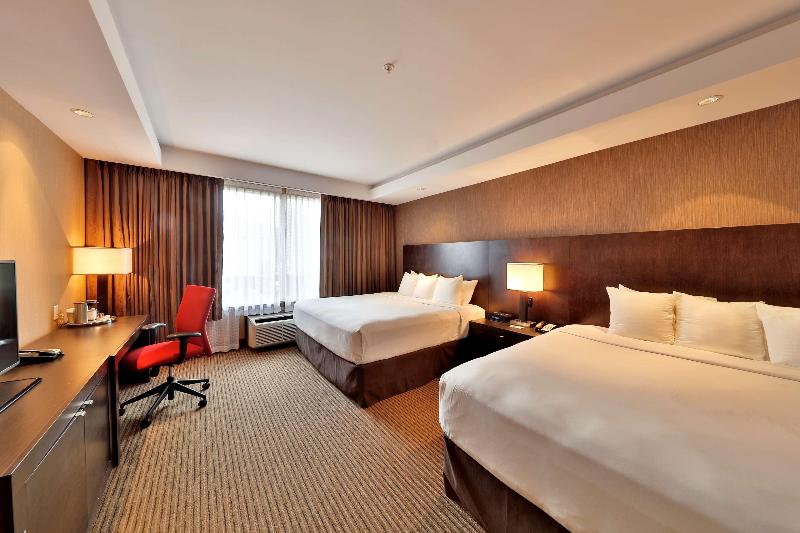 キングサイズベッドのスタンダードルーム, Edmonton Hotel And Convention Centre