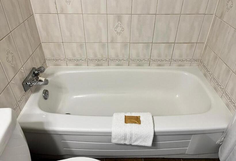 سوییت لوکس, Anavada Inn & Suites  Prince George