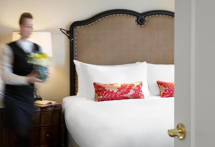 Suite with lake view, Fairmont Chateau Lake Louise