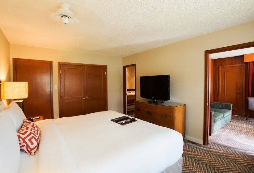 Номер Deluxe, Fairmont Jasper Park Lodge