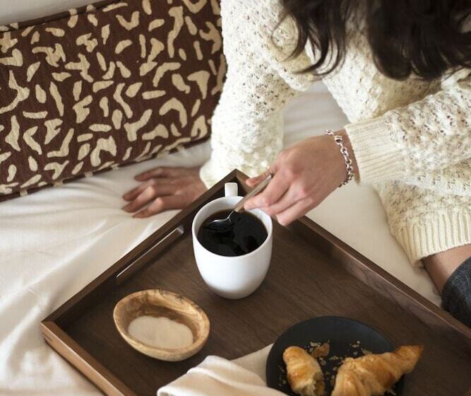 اتاق استاندارد با تخت بزرگ, Fairmont Jasper Park Lodge