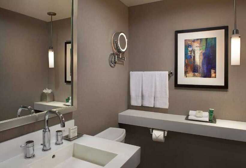 ジュニアスイート, Hilton Toronto Airport Hotel & Suites