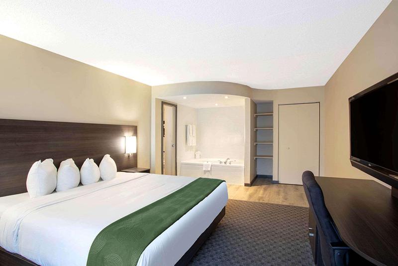 Люкс Кровать Кинг, Quality Inn & Conference Centre Kingston Central
