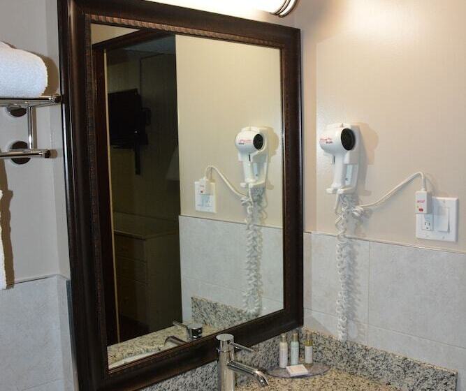 Номер Стандарт 2 Двуспальные Кровати, Travelodge By Wyndham Lethbridge