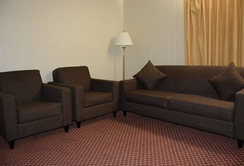 Люкс, Travelodge By Wyndham Lethbridge
