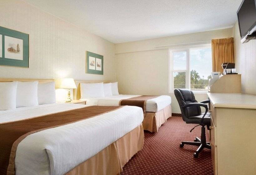 Номер Стандарт 2 Двуспальные Кровати, Travelodge By Wyndham Lethbridge