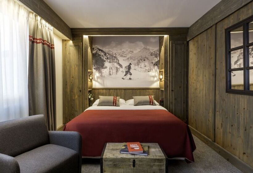Superior Room, Edelweiss Manotel