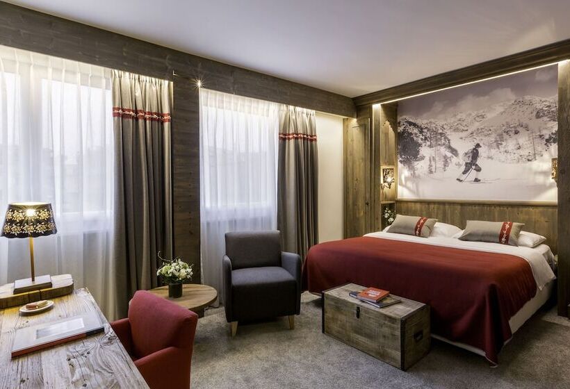Superior Room, Edelweiss Manotel