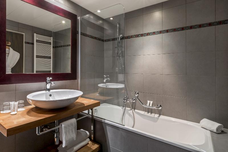 Standard Room, Edelweiss Manotel
