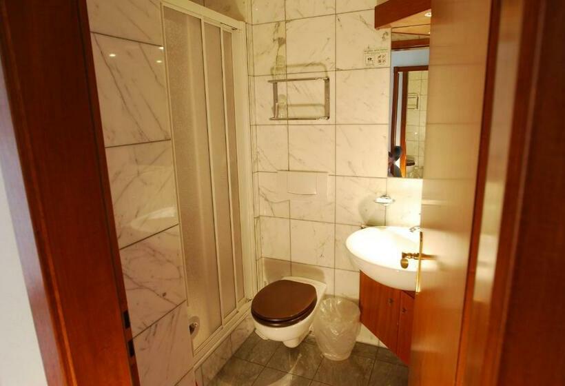 اتاق استاندارد, &hostel Montarina