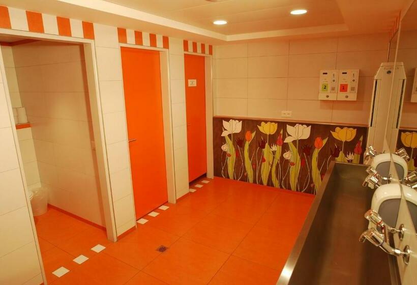 تختخواب در اتاق مشترک, &hostel Montarina